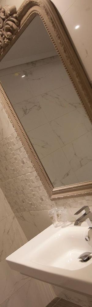 Natura Petit Hotel 2*